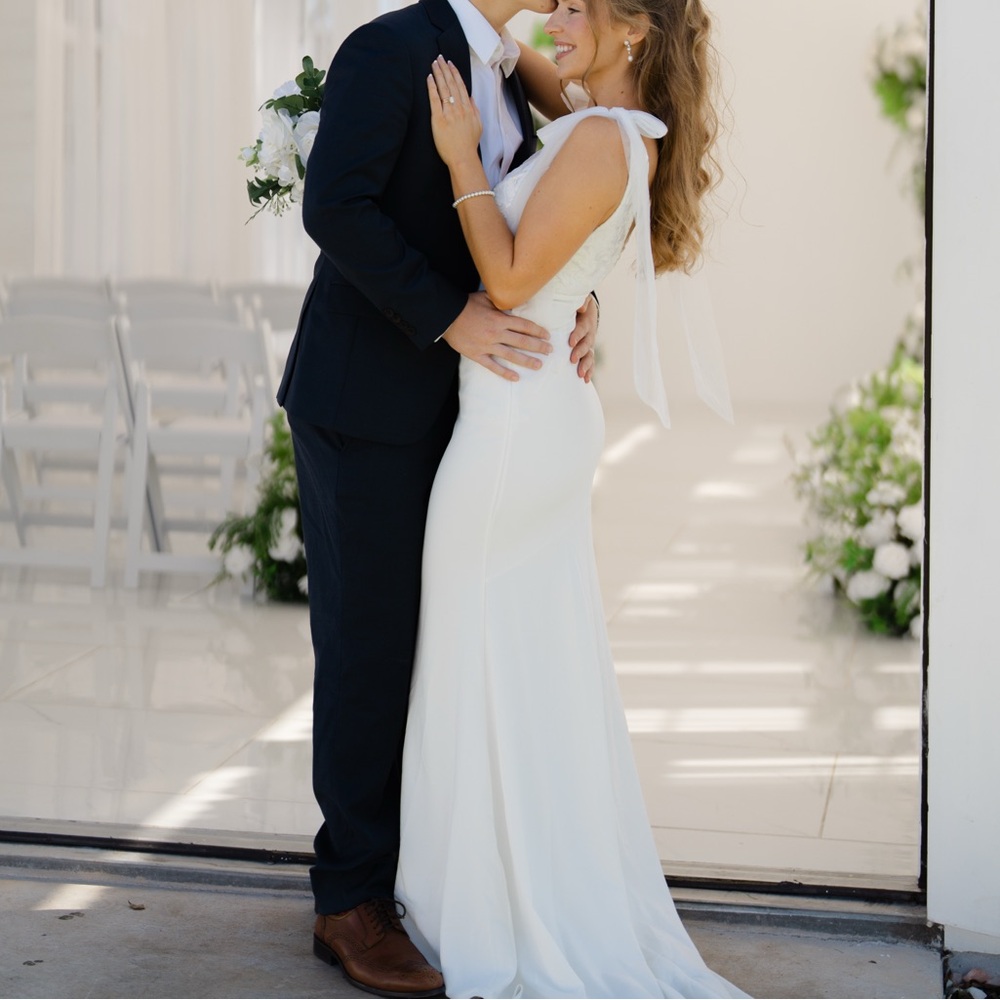 Lulus White Sleeveless Wedding Dress XS